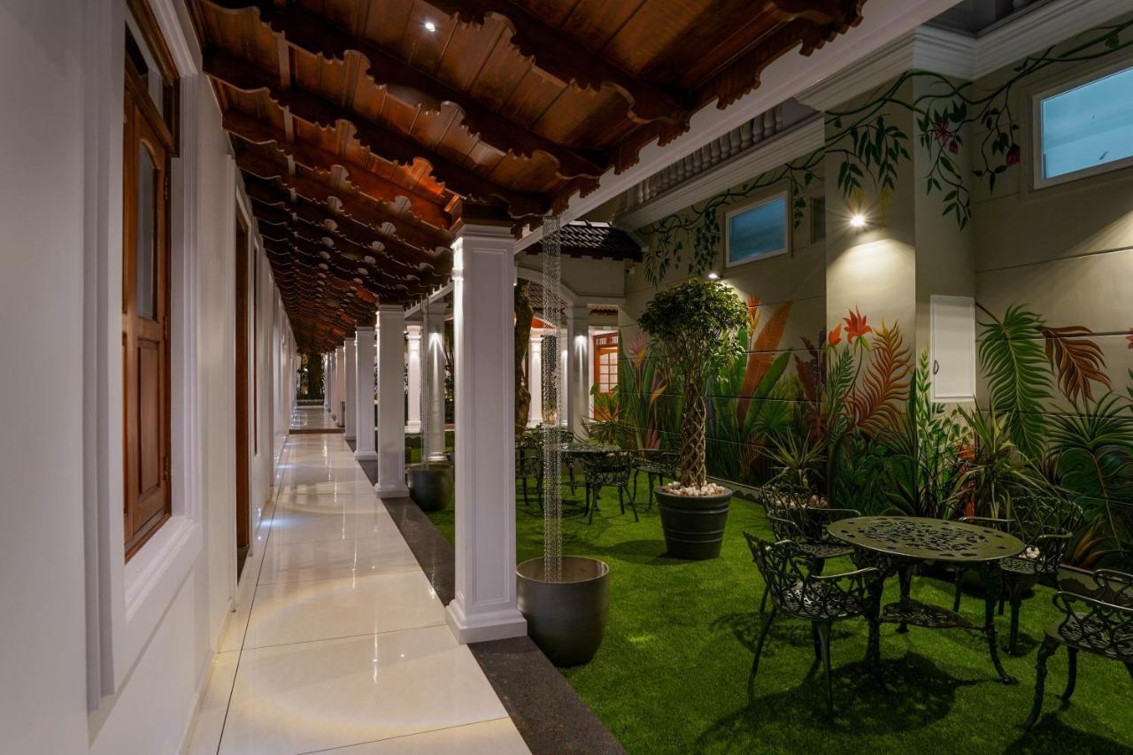 Hotel Heritage Plaza Kottayam Buitenkant foto