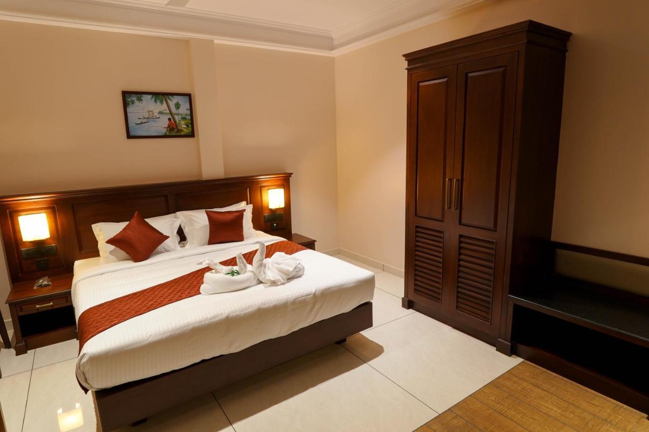 Hotel Heritage Plaza Kottayam Buitenkant foto